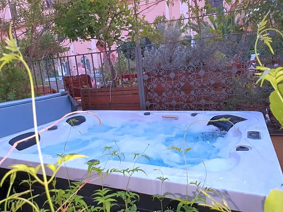 Photo - Palm Gallery Hotel