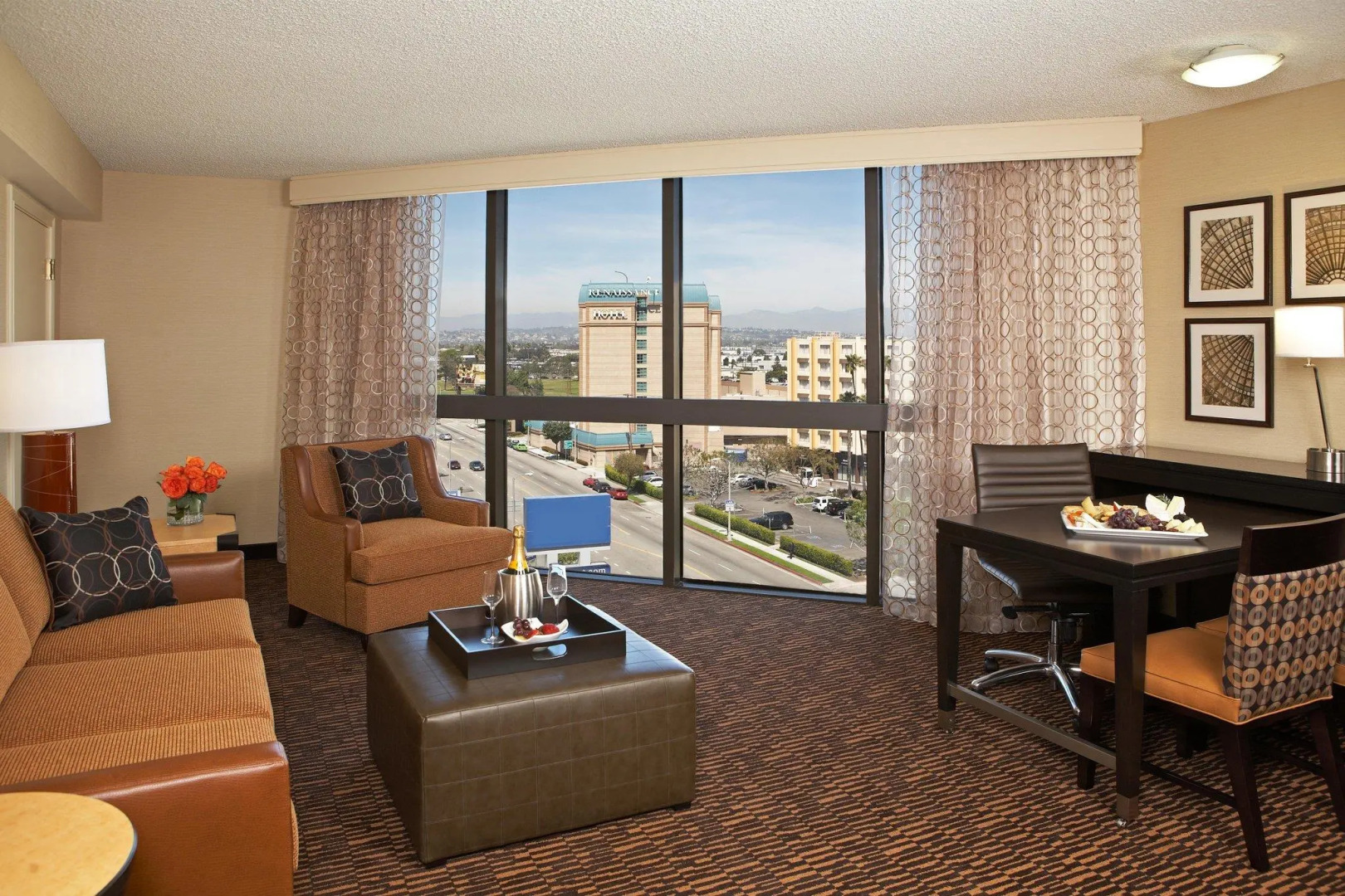 Photo - Embassy Suites Los Angeles - International Airport/North