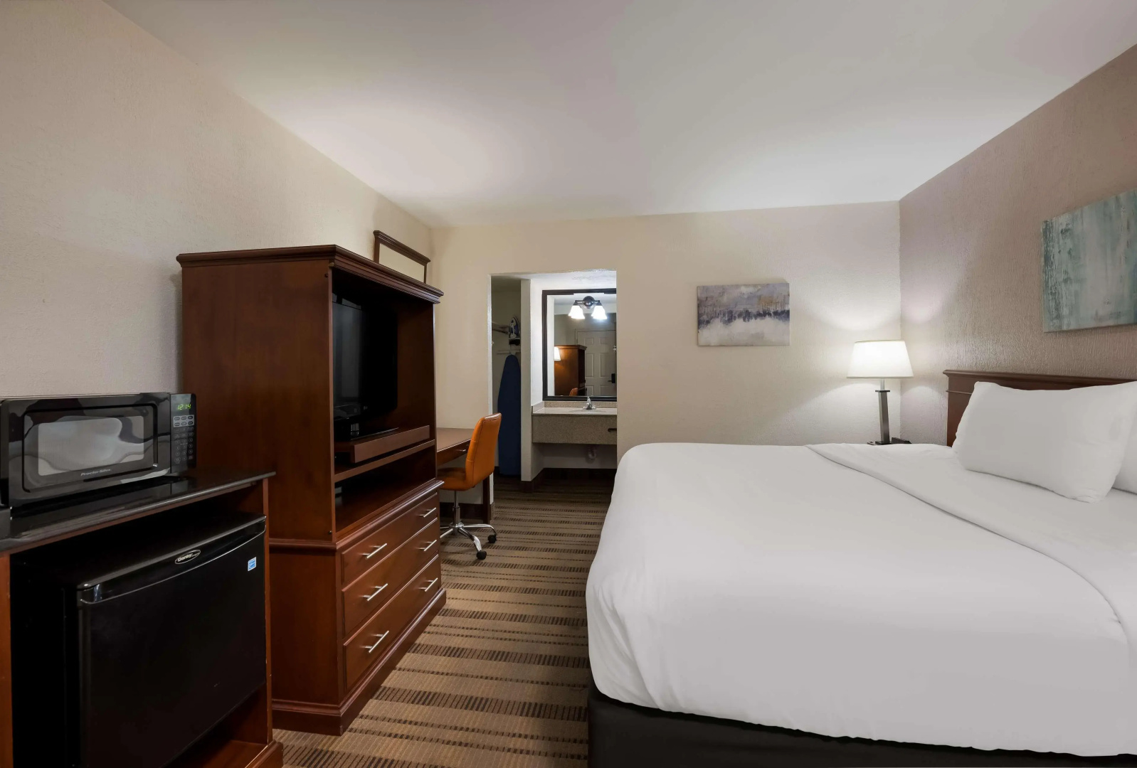Photo - SureStay Plus by Best Western Woodbury Inn