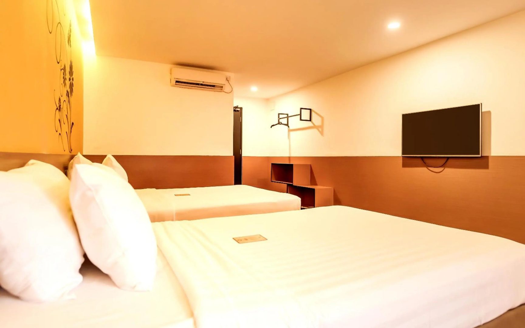 Photo - Yellow Bee Tangerang
