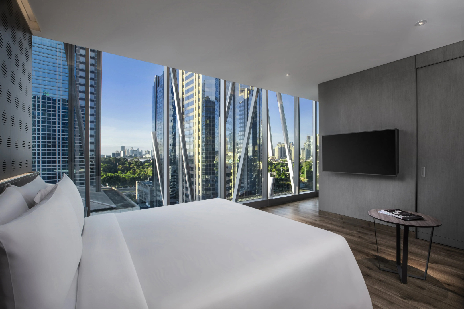 Photo - Discovery SCBD