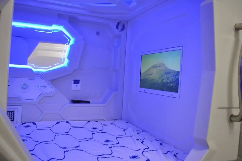 Foto - Cosmos Capsule Hub London