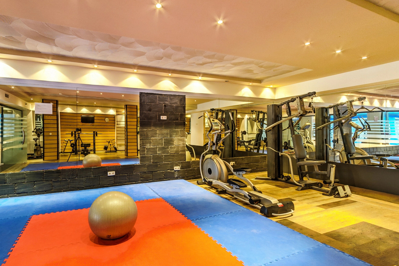 Photo - Saint George Palace Aparthotel