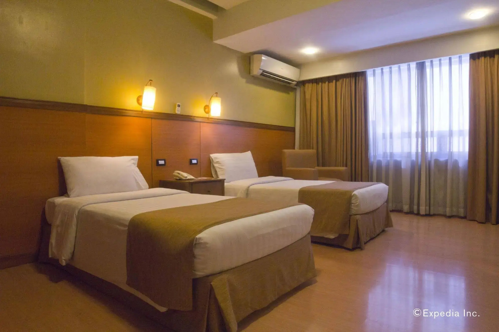 Photo - The Malayan Plaza Hotel