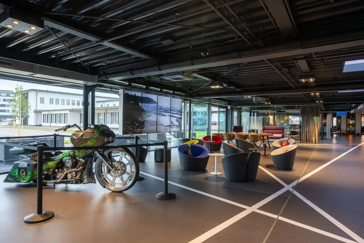 Foto - V8 Hotel Köln at MOTORWORLD