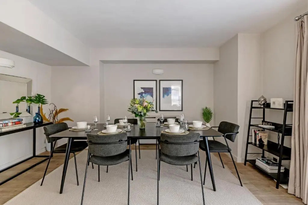 Foto - Buckingham & Lloyds