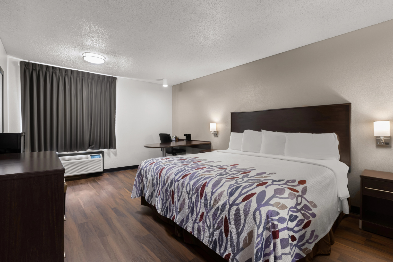Photo - Red Roof Inn & Suites Savannah Airport