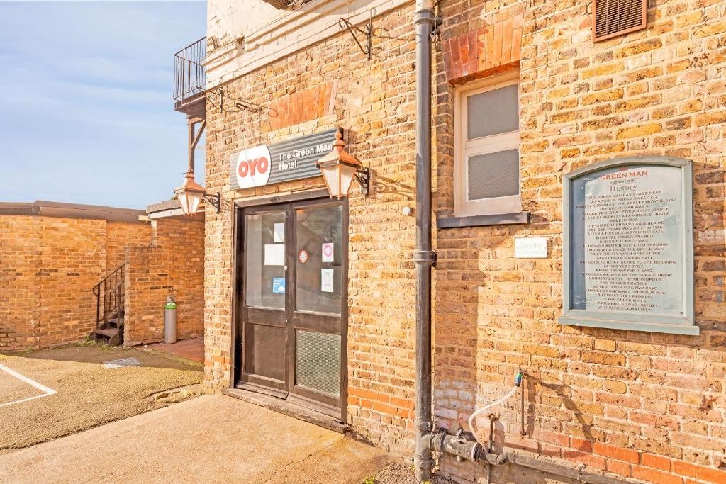 Photo - OYO The Green Man Pub and Hotel