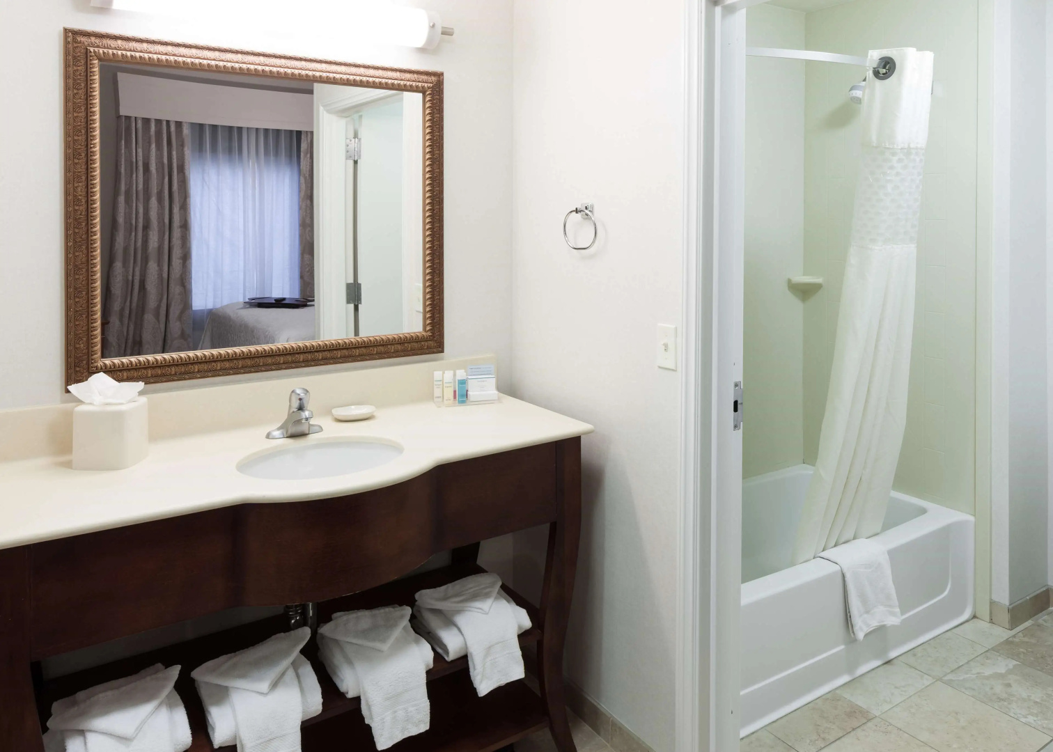 Photo - Hampton Inn & Suites Westford-Chelmsford