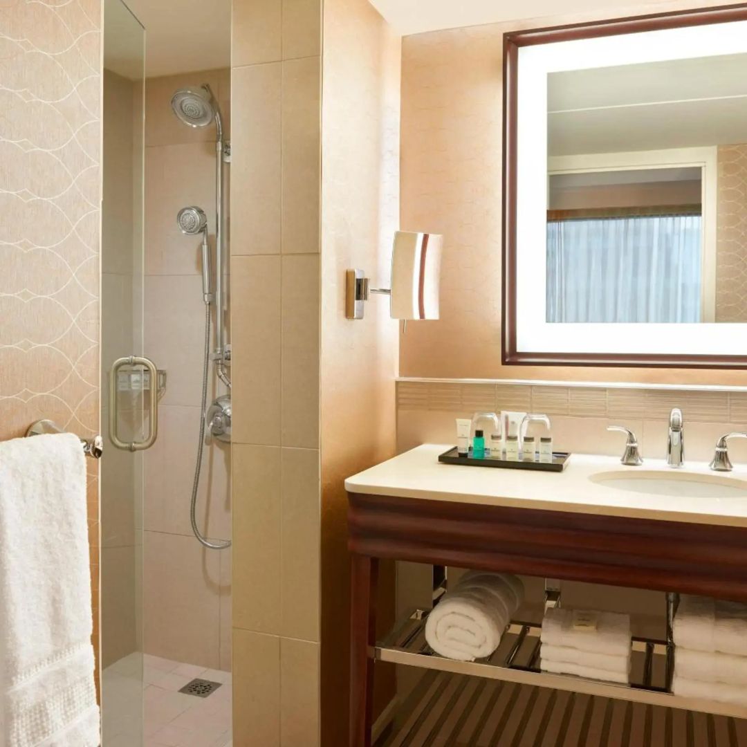 Photo - Sheraton Centre Toronto Hotel