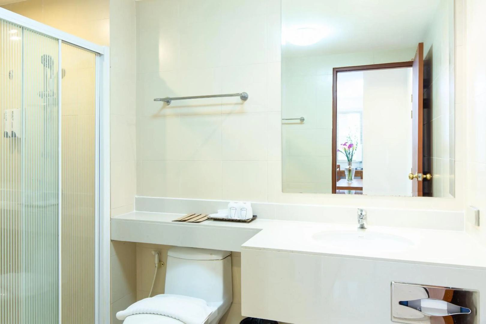Photo - Lasalle Suites Hotel & Residence