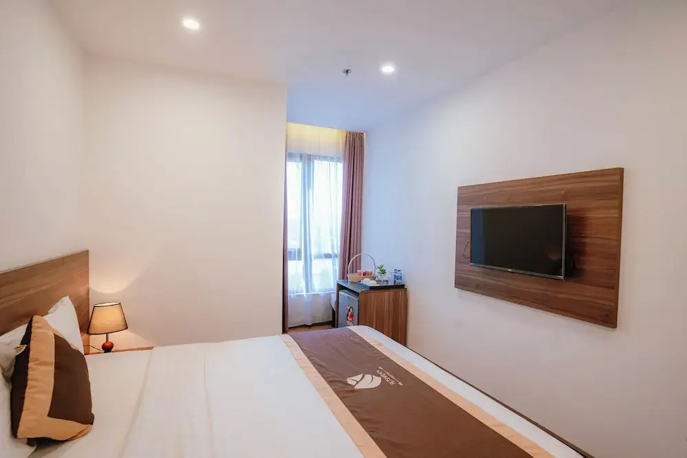 Photo - A89 Rosarian Hotel