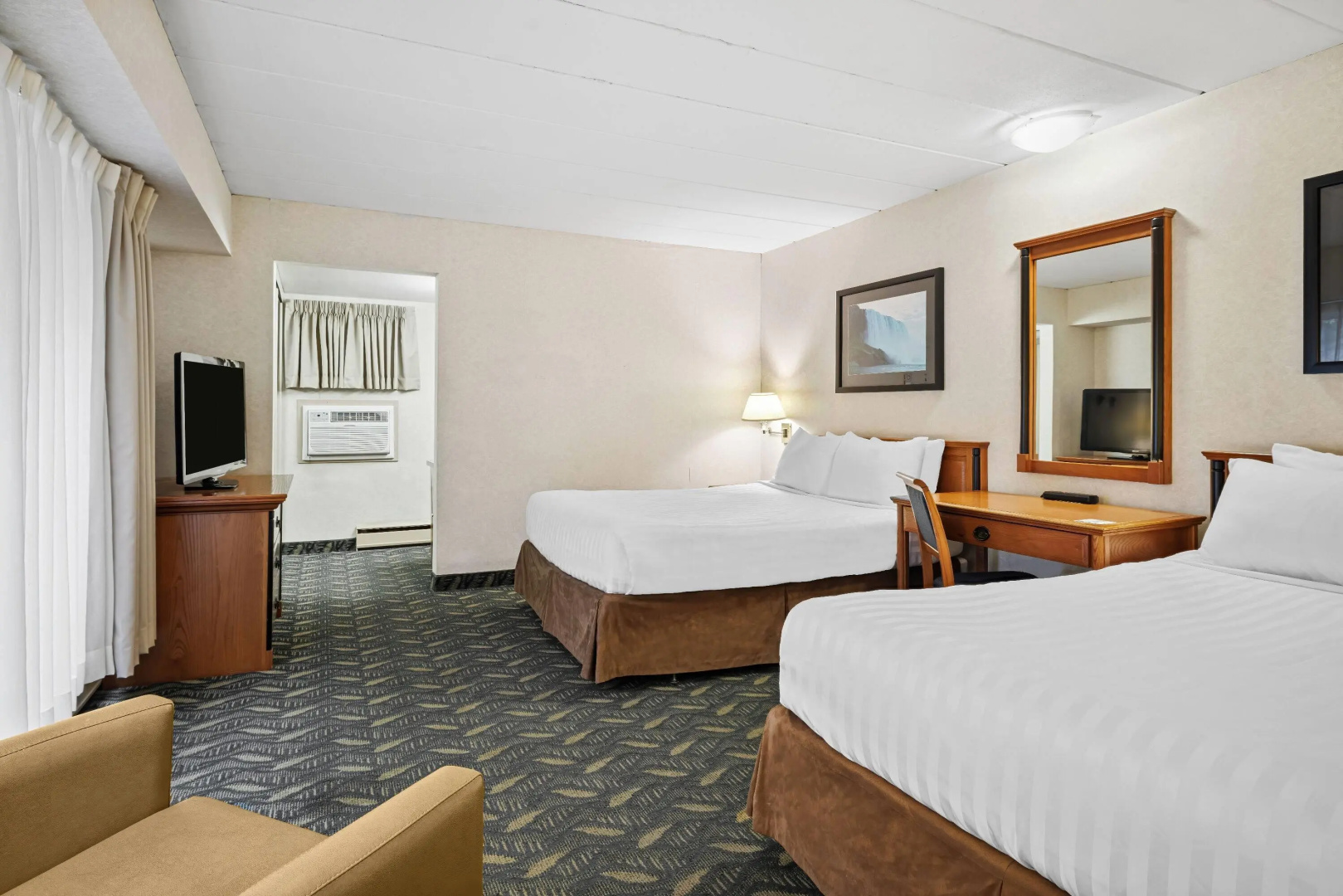Photo - Travelodge by Wyndham Niagara Falls at the Falls