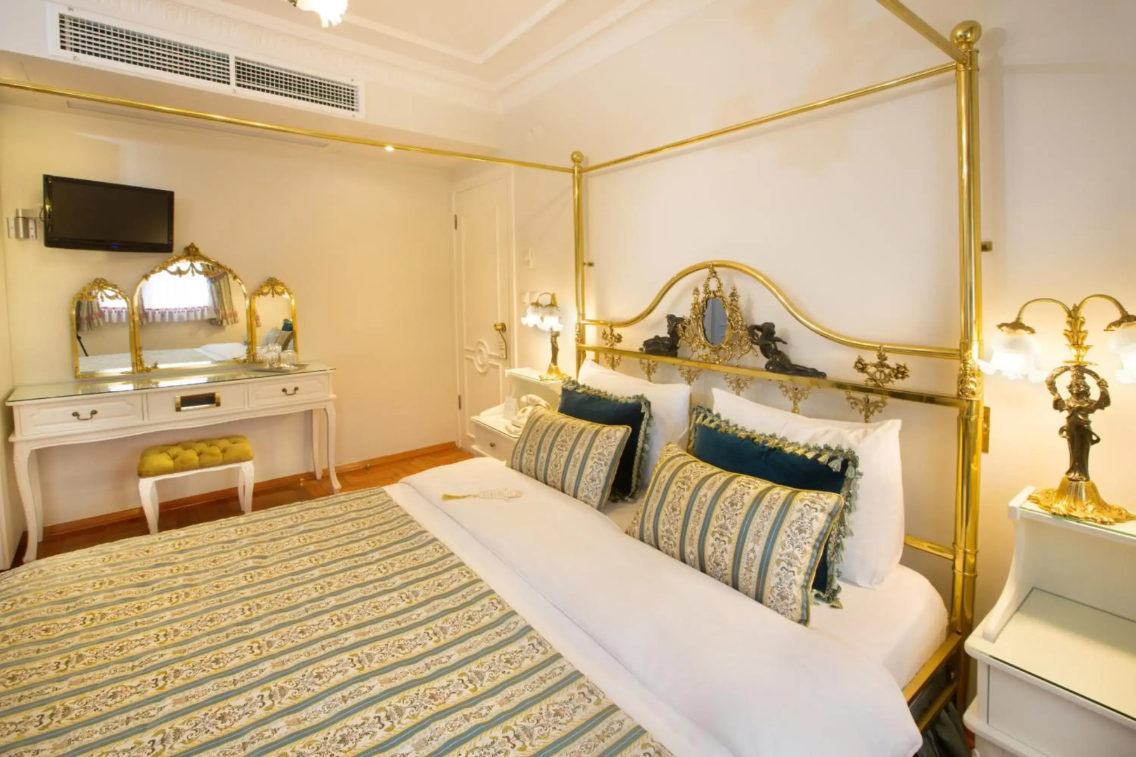 Photo - Valide Sultan Konagi