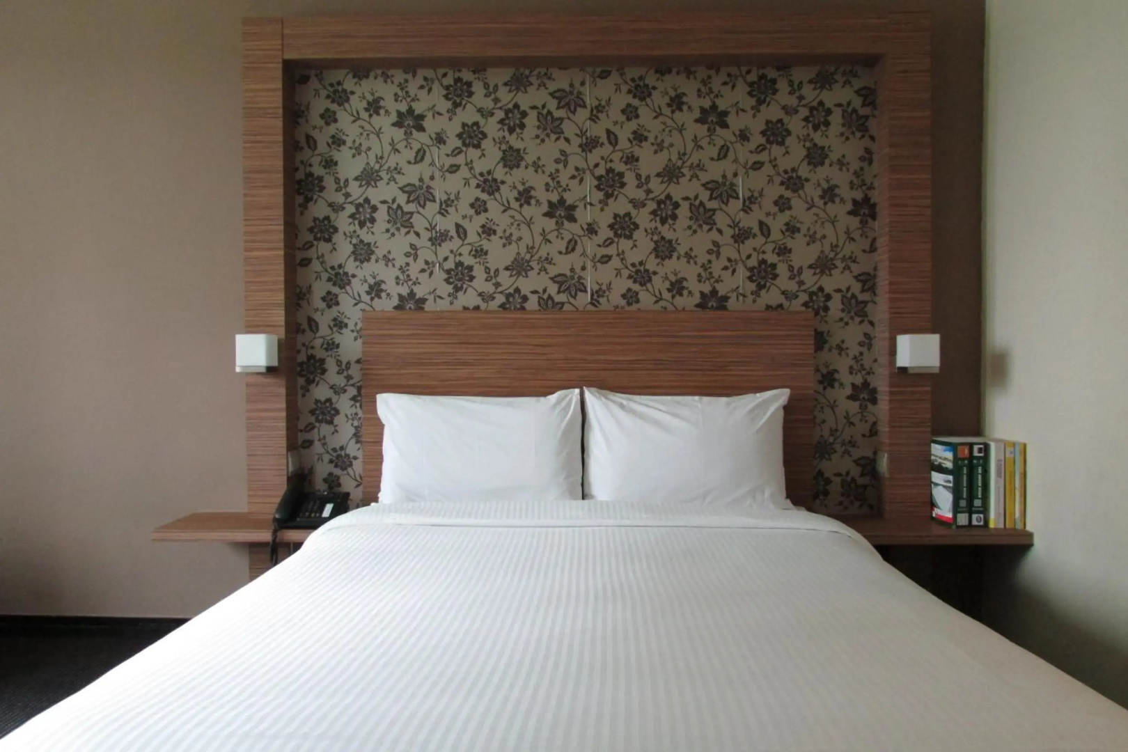 Photo - Strand Hotel