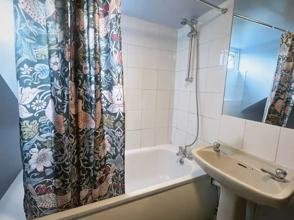 Photo - Helen's Hotel near Wembley