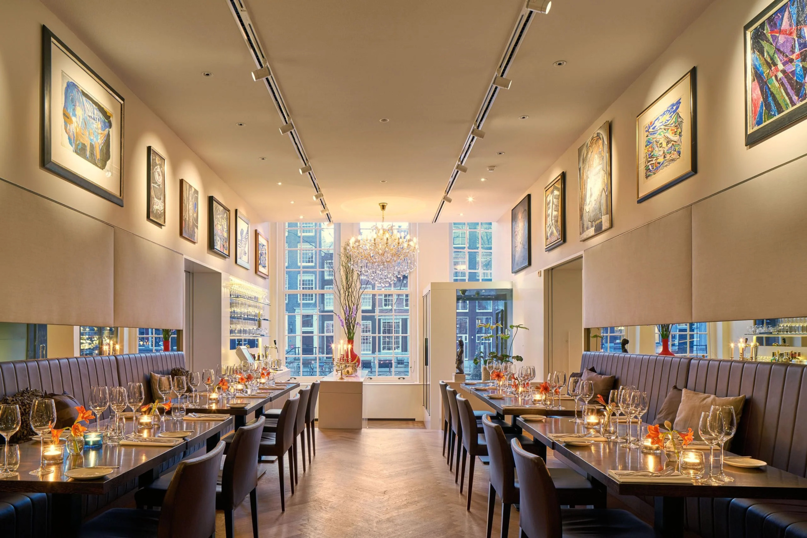Photo - Ambassade Hotel