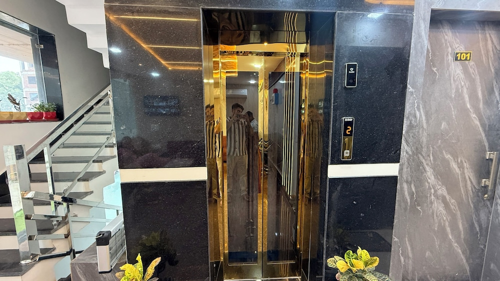 Foto - The Grand Luxury Stay Hotel