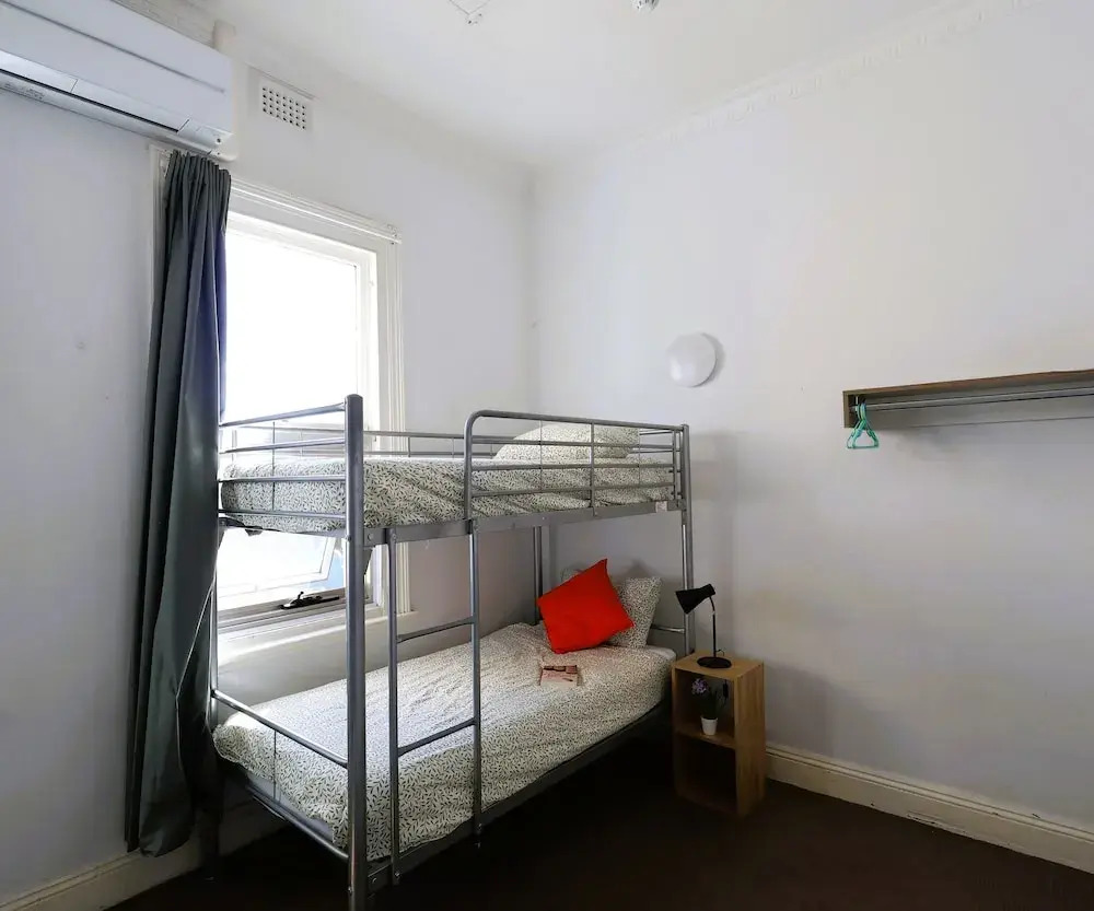 Photo - Wallaby Backpackers Hostel Perth - note - Valid passport required to check in -