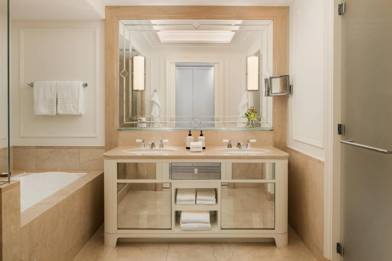 Photo - Four Seasons Hotel Doha