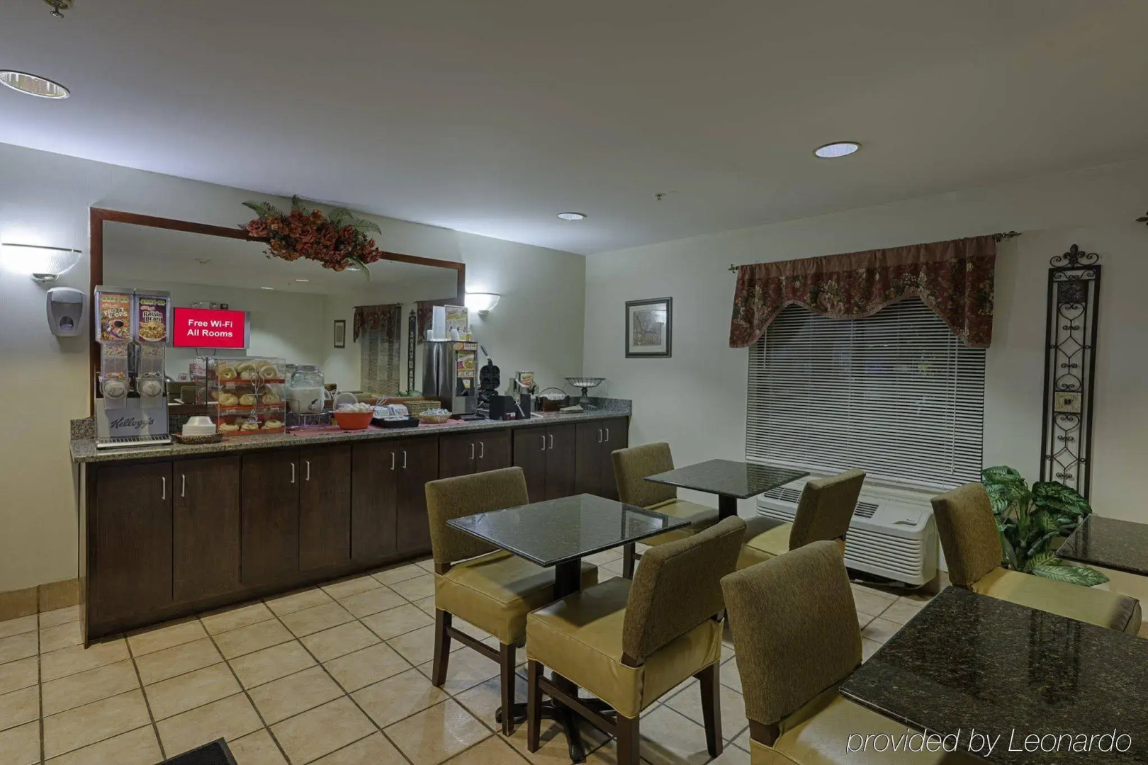 Photo - Red Roof Inn & Suites Savannah Airport