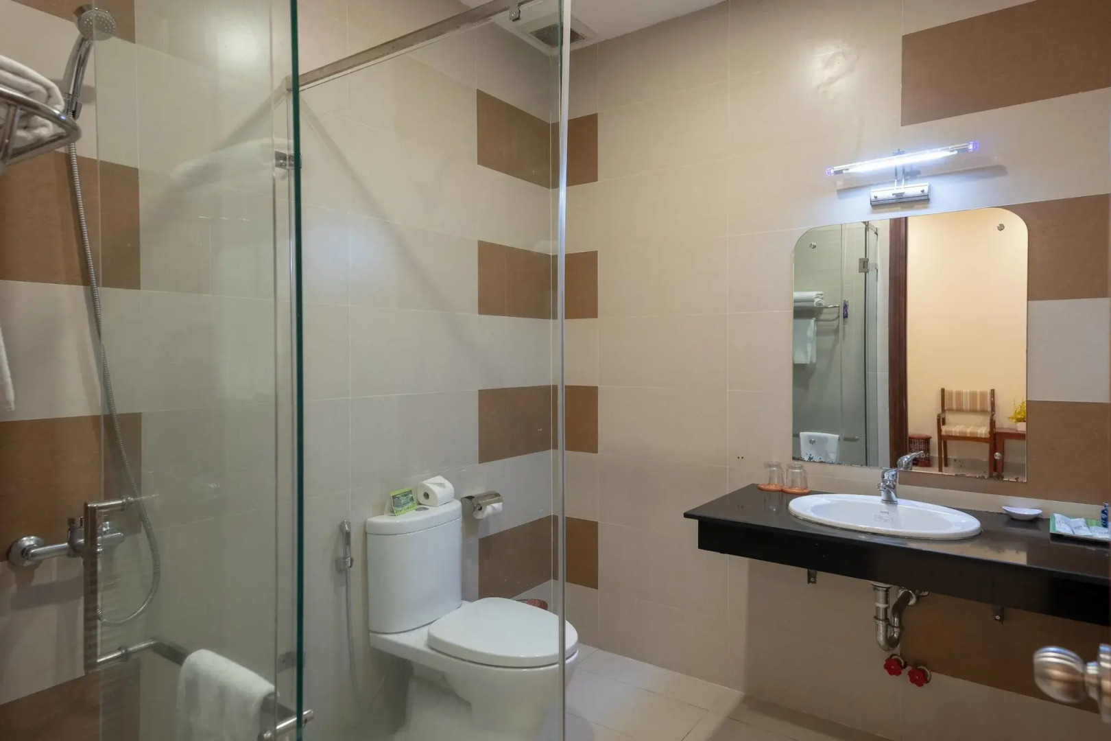 Foto - Airport Saigon Hotel - Gần ẩm thực đêm chợ Phạm Văn Hai