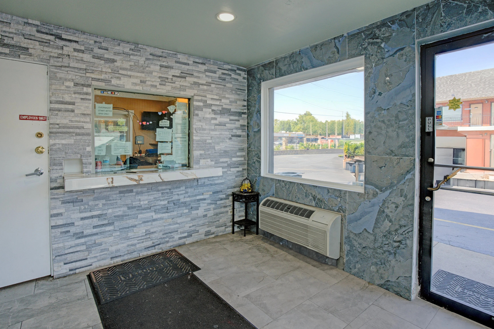 Photo - Miami Inn & Suites
