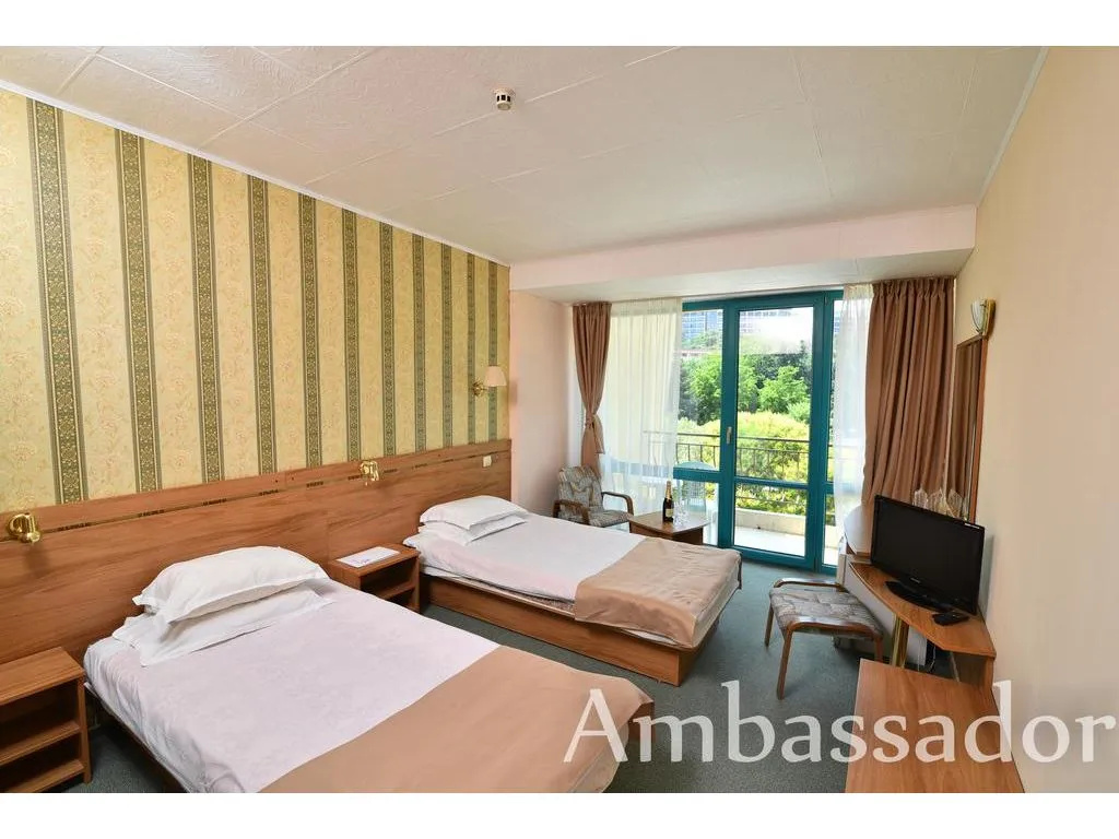 Photo - Hotel Ambassador - Free Parking