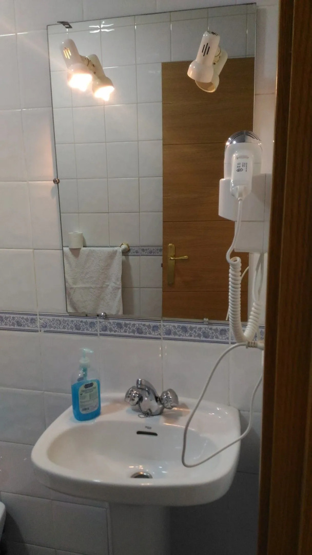 Photo - Hostal JQ Madrid 1