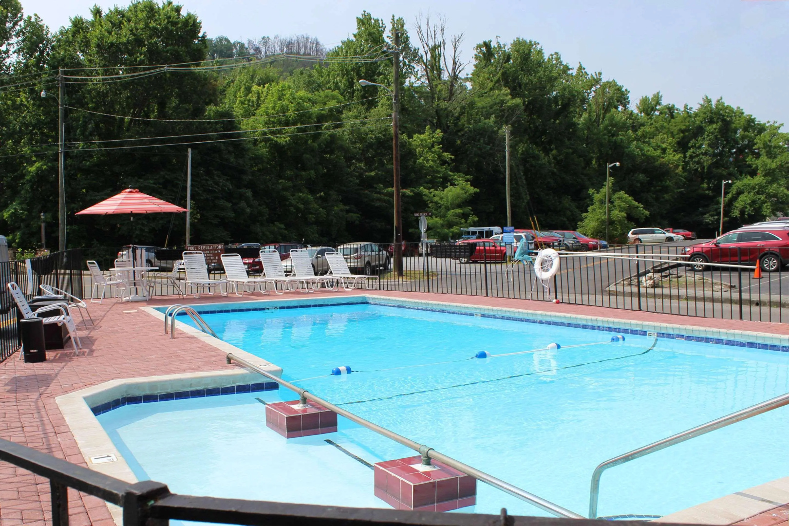 Foto - Econo Lodge Inn & Suites on the River