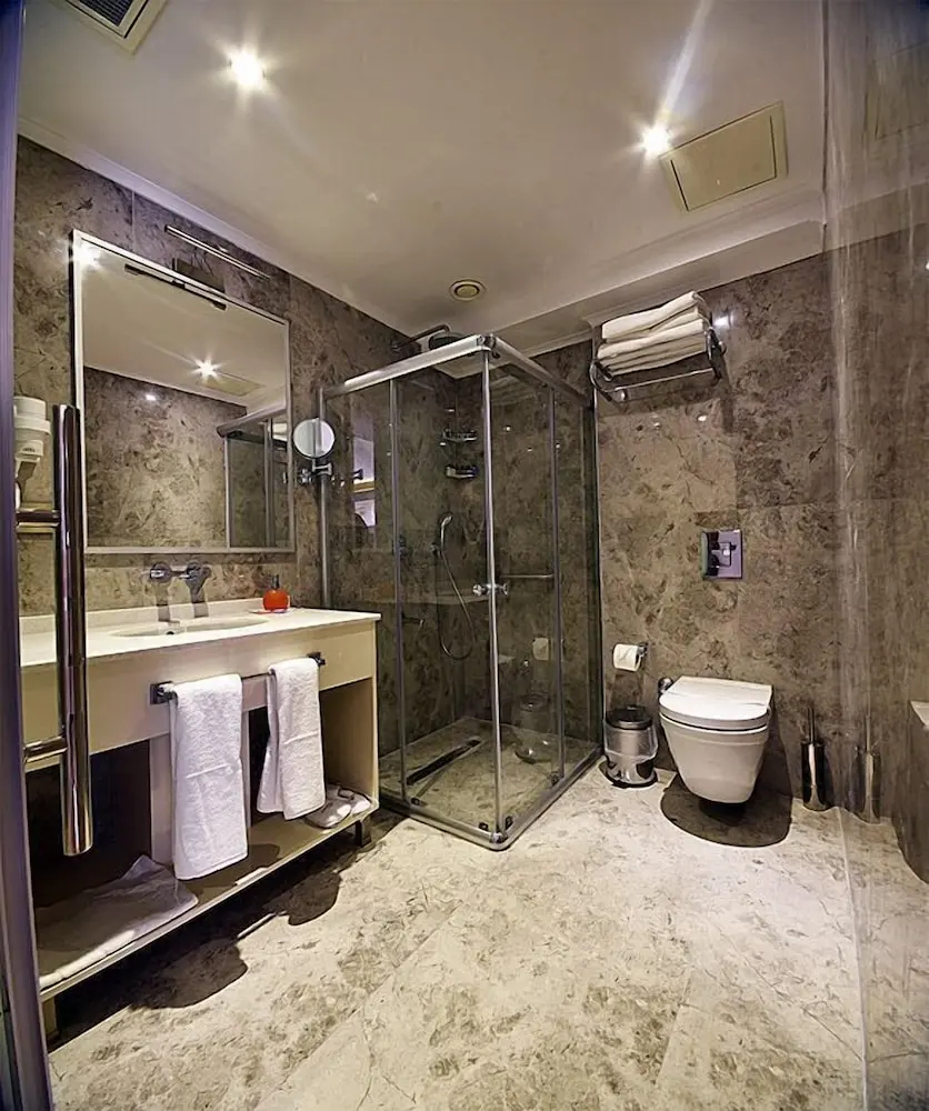 Photo - The Elegant Hotel