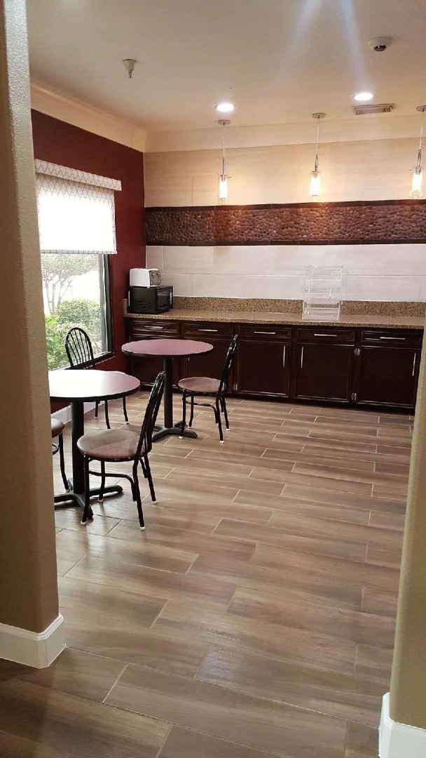 Photo - Red Roof Inn & Suites Houston – Humble/IAH Airport