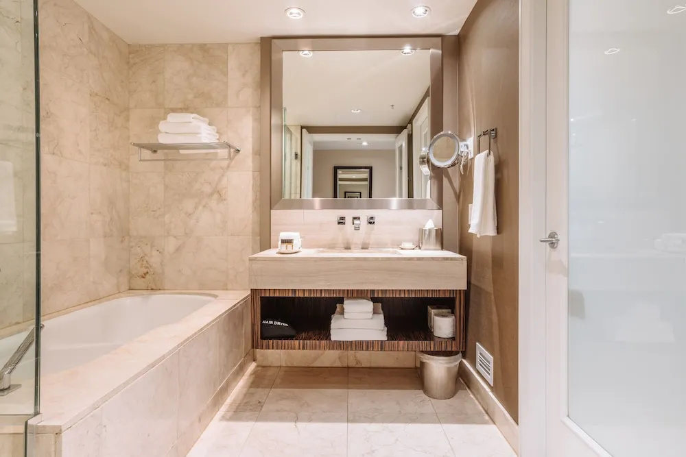 Photo - L'Hermitage Hotel