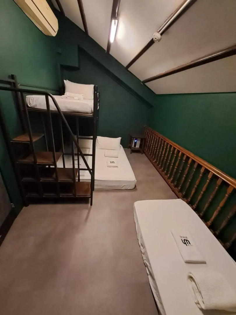 Foto - Wink at Mosque Street