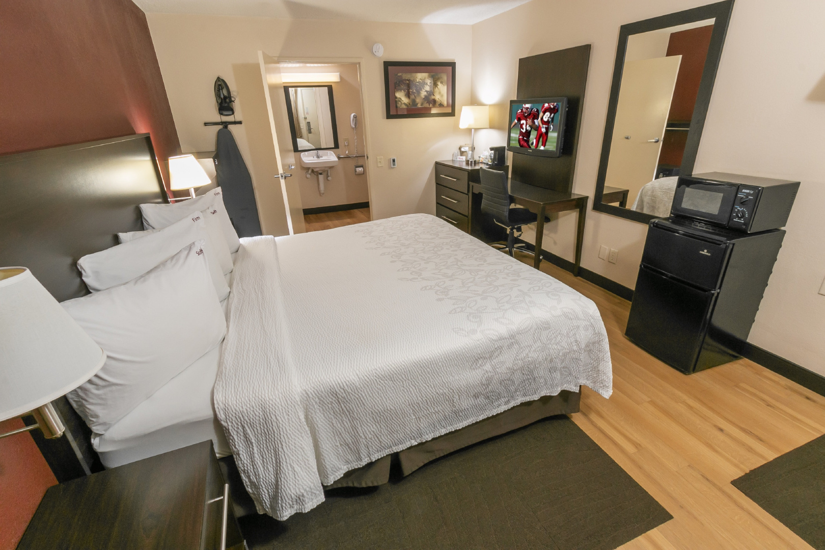 Photo - Red Roof Inn PLUS+ Chicago - Willowbrook