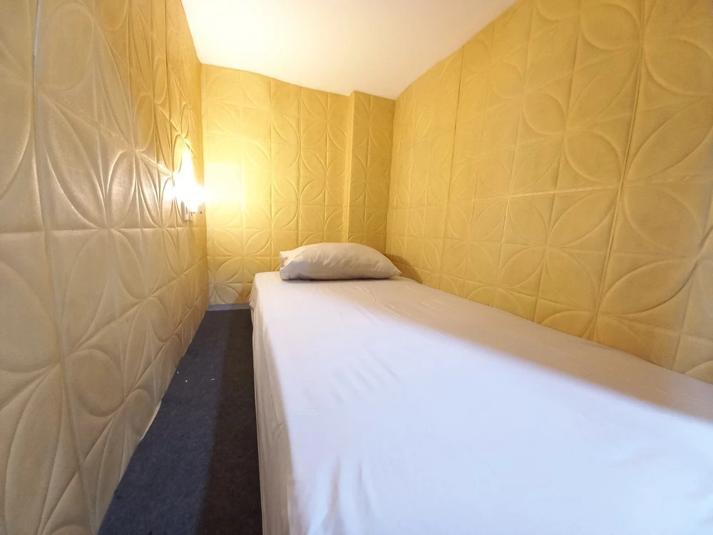 RedDoorz @ Luxury Homestay near Aloha Waru Surabaya