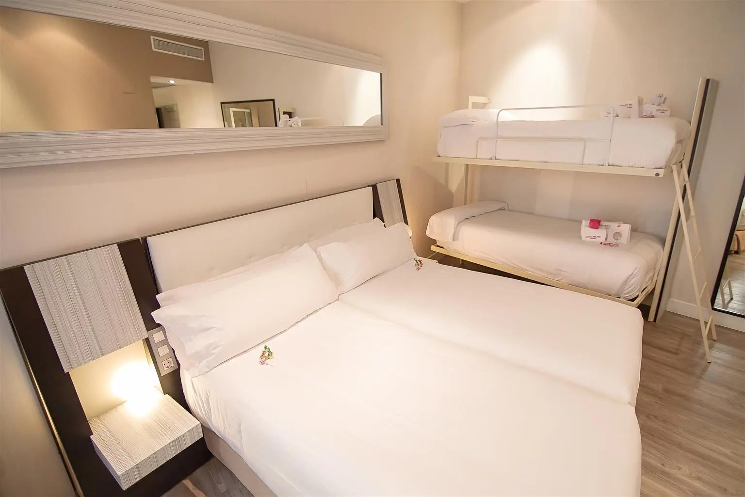 Foto - Petit Palace Triball