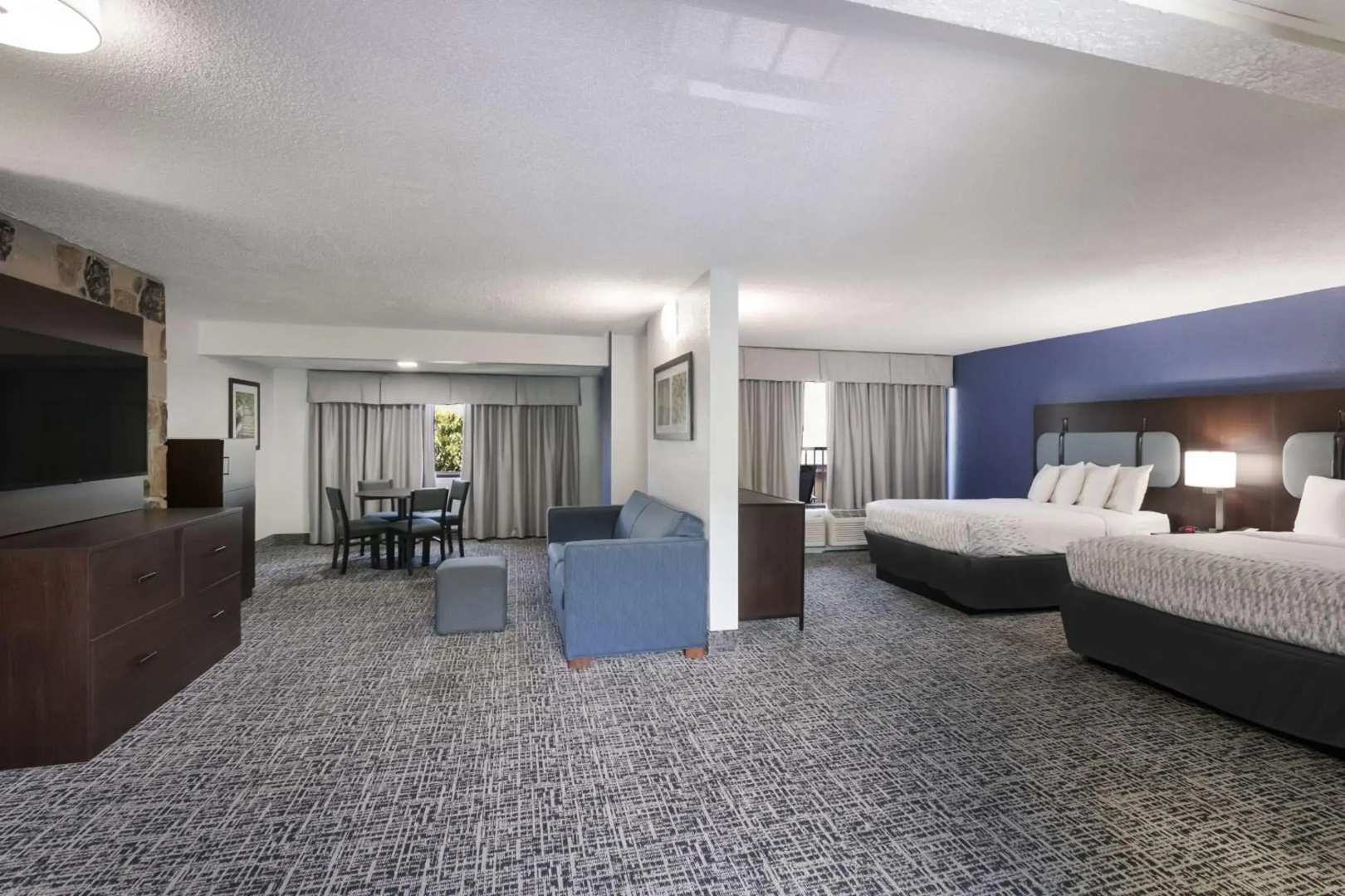 Photo - SureStay Plus Hotel by Best Western Gatlinburg
