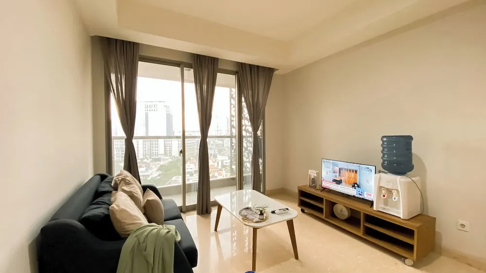 Cozy And Best Location 1Br Gold Coast Apartment