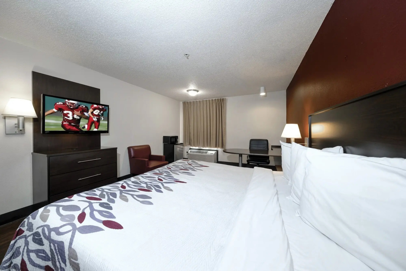 Photo - Red Roof Inn & Suites Savannah Airport