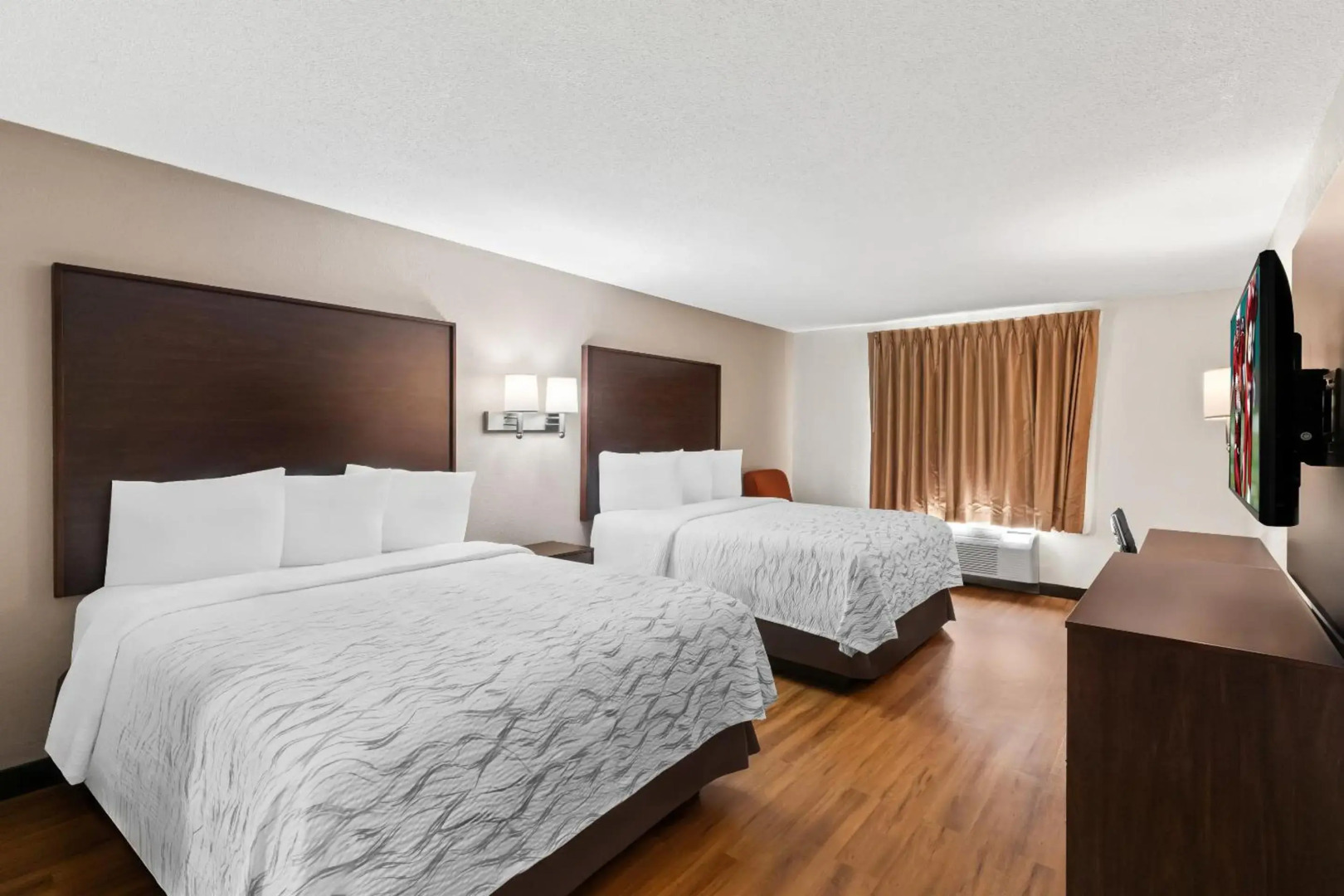 Photo - Red Roof PLUS+ & Suites Atlanta Airport South