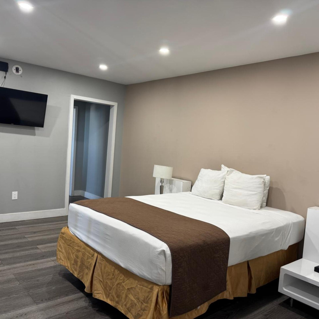 Photo - Holiday Lodge