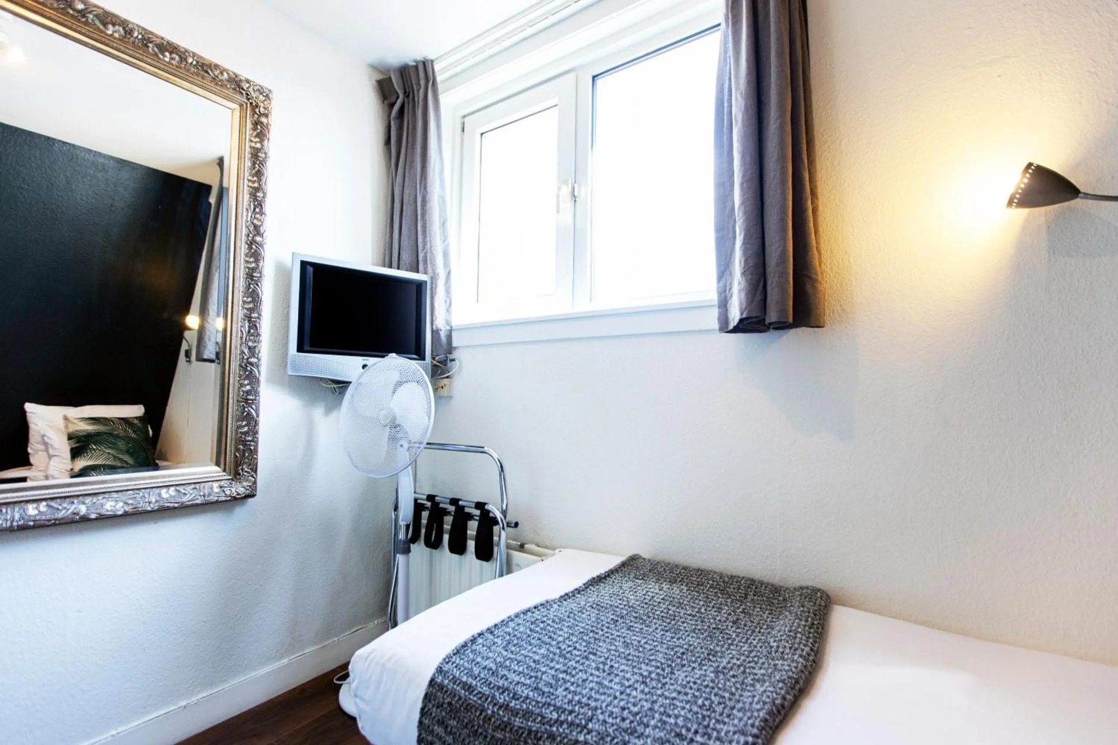 Photo - Quentin England Hotel