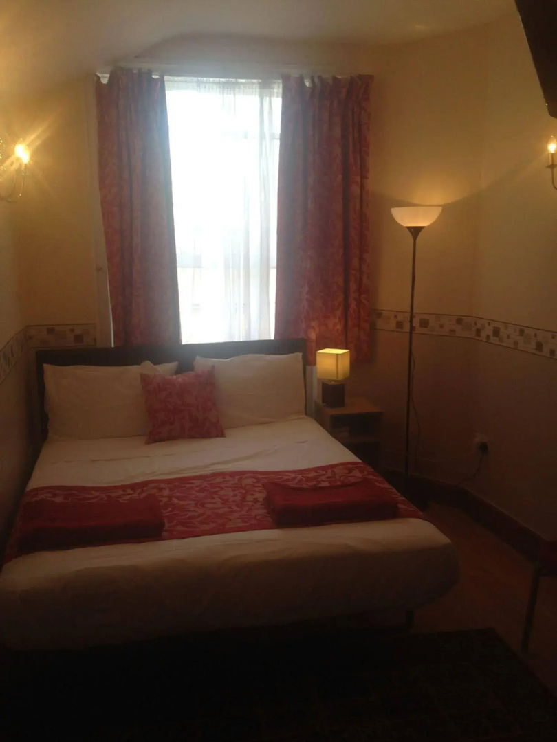 Photo - Glendale Hyde Park Hotel