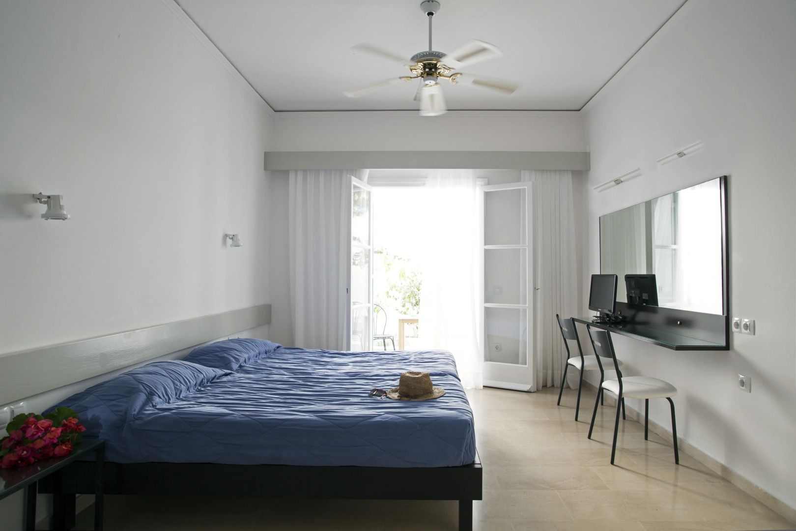 Photo - Kamari Beach Hotel