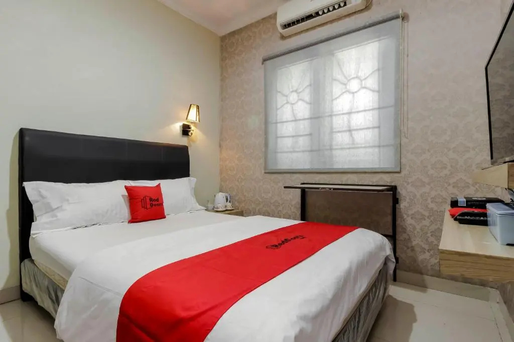 Foto - RedDoorz Plus near Lippo Cikarang Mall