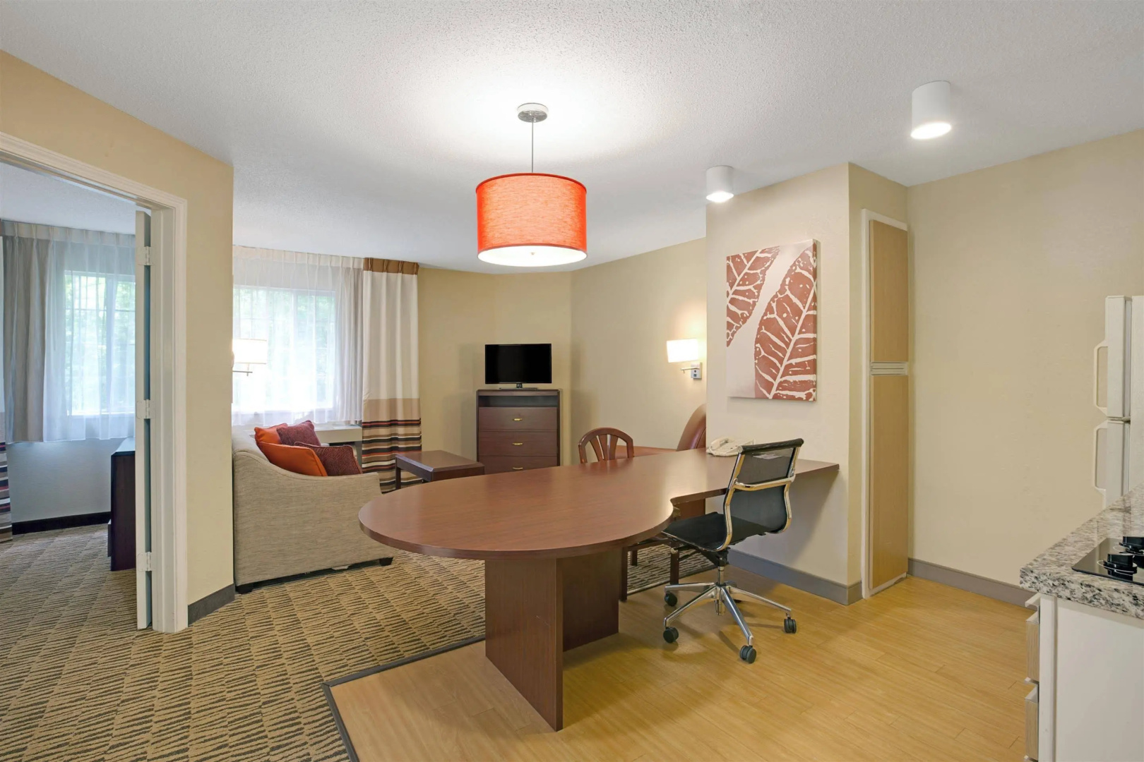 Foto - Suburban Studios Charlotte – Executive Park