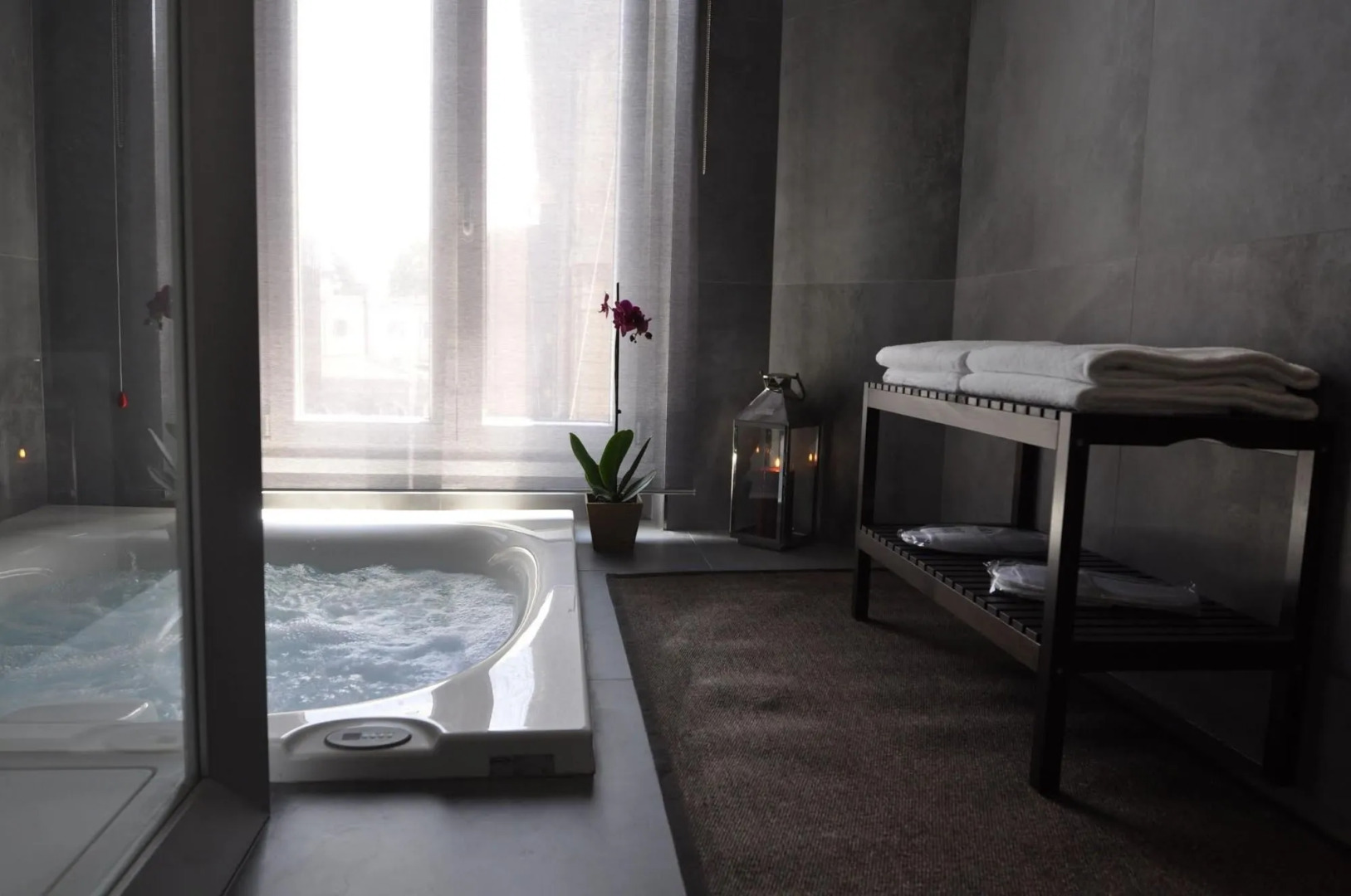 Photo - Place 24 Suites & Wellness