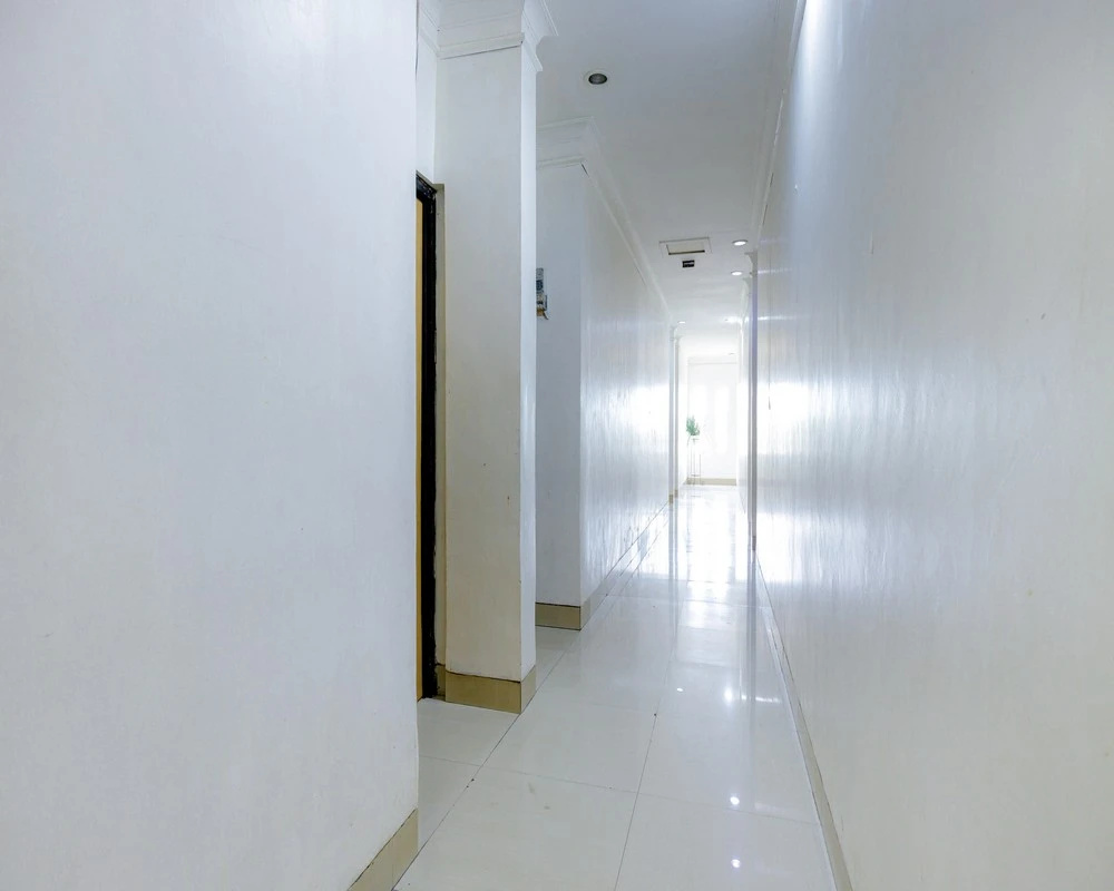 Urbanview SRB Near Mall Ciputra Cibubur