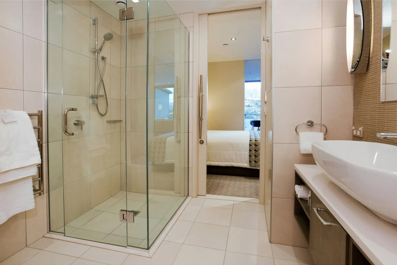 Foto - The Rees Hotel, Luxury Apartments & Lakeside Residences